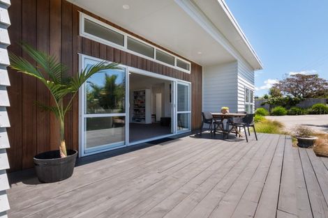 Photo of property in 53 Athenree Road, Athenree, Katikati, 3177