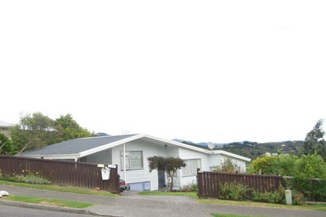 Photo of property in 6 Snowberry Grove, Timberlea, Upper Hutt, 5018