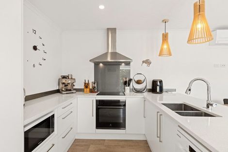 Photo of property in 25a Elizabeth Street, Orewa, 0931