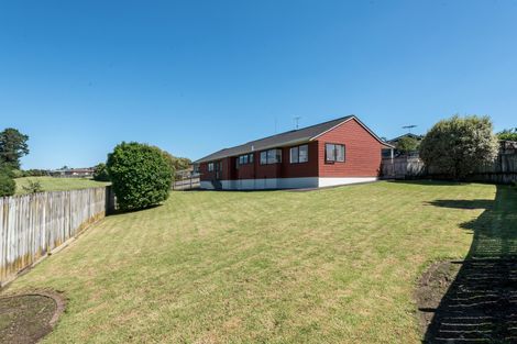Photo of property in 34 Pinewood Grove, Botany Downs, Auckland, 2010