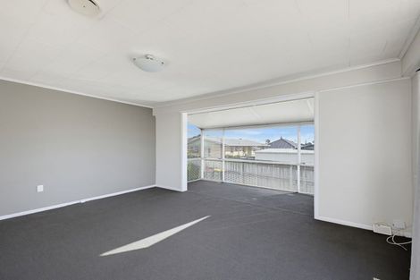 Photo of property in 5 Mayfair Place, Westown, New Plymouth, 4310