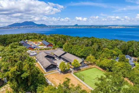 Photo of property in 10 Parawera Drive, Acacia Bay, Taupo, 3330