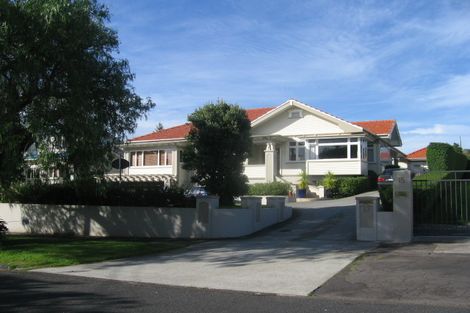 Photo of property in 17 Maungakiekie Avenue, Greenlane, Auckland, 1051