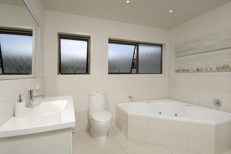 Photo of property in 2/533 Beach Road, Murrays Bay, Auckland, 0630