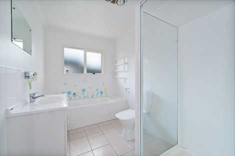 Photo of property in 17 Greenberry Drive, Ranui, Auckland, 0612