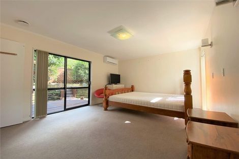 Photo of property in 2 Stitchbird Close, Murrays Bay, Auckland, 0630