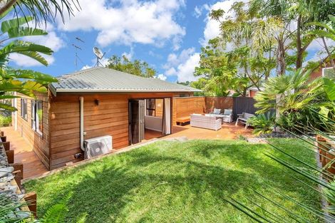 Photo of property in 1/31 Deverell Place, Northcross, Auckland, 0632