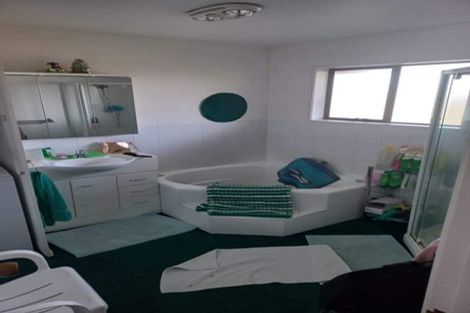 Photo of property in 2 Royal Road, Massey, Auckland, 0614