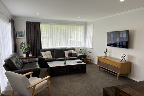 Photo of property in 27 Mokau Place, Terrace End, Palmerston North, 4410