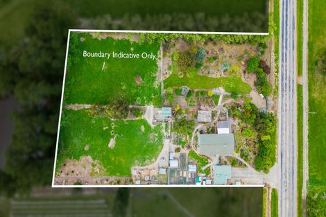 Photo of property in 92 Timaru Road, Waimate, 7924