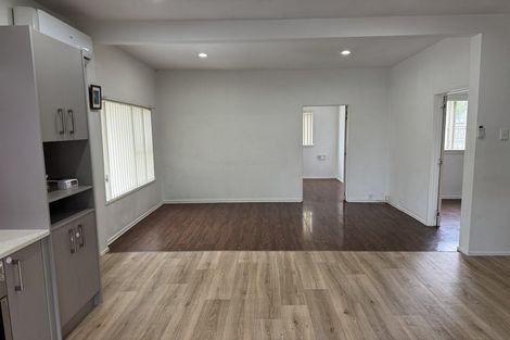 Photo of property in 31 Newington Road, Henderson, Auckland, 0612