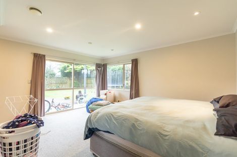 Photo of property in 10 Fernlea Avenue, Kelvin Grove, Palmerston North, 4414