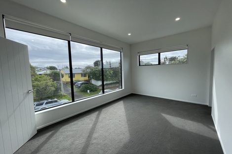 Photo of property in 5 Merton Avenue, Glenfield, Auckland, 0627