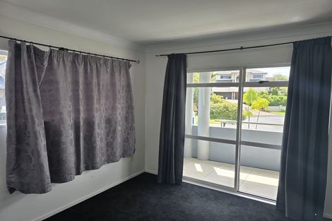 Photo of property in 18 Belleaire Court, West Harbour, Auckland, 0618