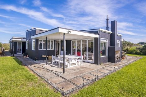 Photo of property in 21 Sandown Road, Te Horo Beach, Otaki, 5581