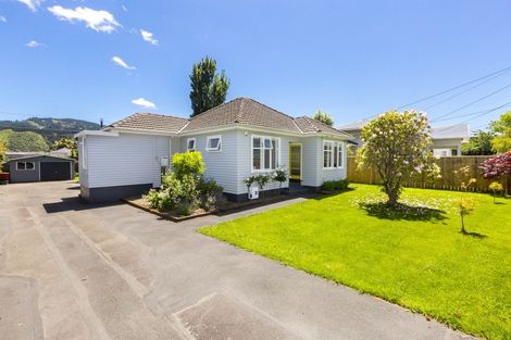 Photo of property in 32 Heretaunga Square, Silverstream, Upper Hutt, 5019