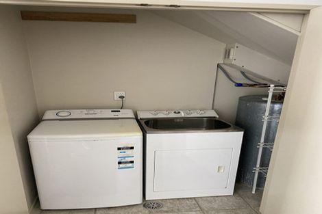 Photo of property in 2f/20 Ian Marwick Place, Birkenhead, Auckland, 0626