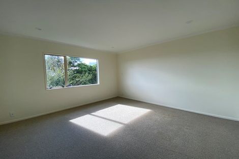 Photo of property in 8 Canary Place, Unsworth Heights, Auckland, 0632