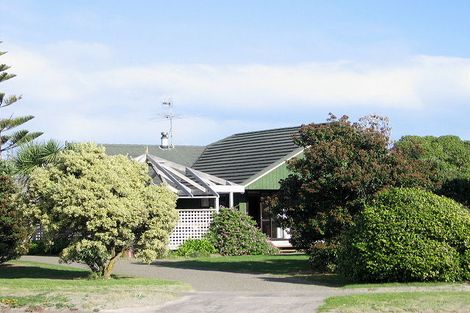 Photo of property in 37 Oratia Street, Waikanae Beach, Waikanae, 5036