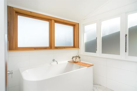 Photo of property in 2 Alma Place, Milson, Palmerston North, 4414