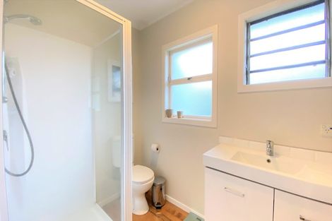 Photo of property in 2/14 Shakespeare Road, Milford, Auckland, 0620