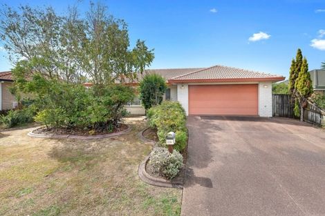 Photo of property in 114 Golfland Drive, Golflands, Auckland, 2013