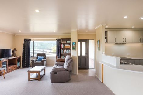 Photo of property in 32 Stoneleigh Lane, Aokautere, Palmerston North, 4471