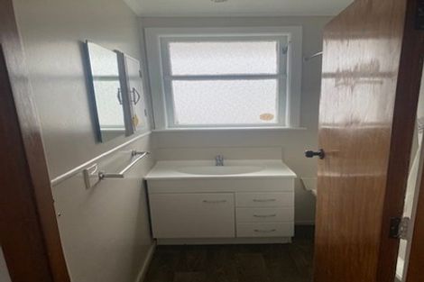 Photo of property in 3164 Great North Road, New Lynn, Auckland, 0600