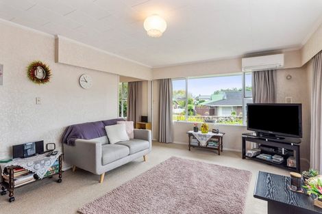 Photo of property in 5 Wakefield Grove, Waikanae, 5036