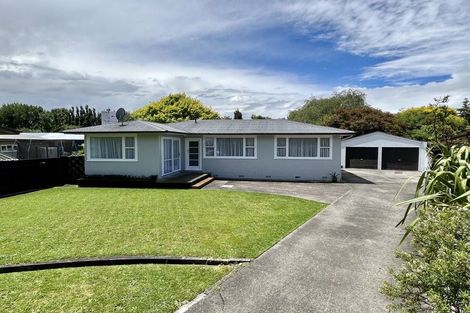 Photo of property in 27 Mokau Place, Terrace End, Palmerston North, 4410