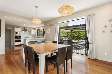 Photo of property in 28 Willowview Drive, Redwood, Christchurch, 8051