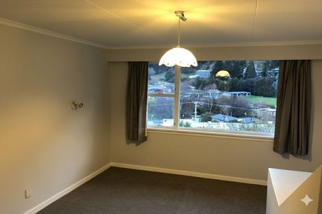 Photo of property in 6 Weaver Street, Queenstown, 9300