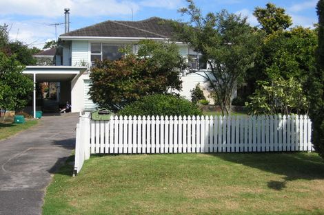 Photo of property in 34 Cliff View Drive, Green Bay, Auckland, 0604