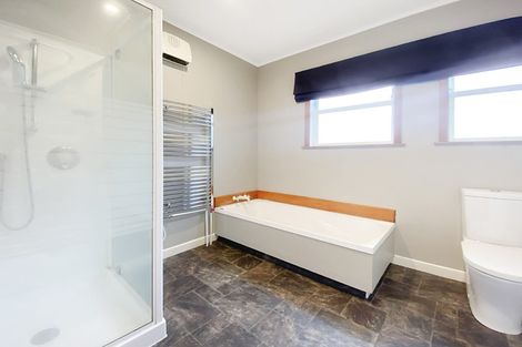 Photo of property in 32 Ngatitoa Street, Tawa, Wellington, 5028