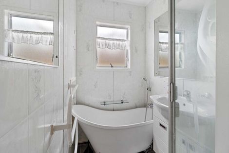 Photo of property in 1/111 Tirimoana Road, Te Atatu South, Auckland, 0602