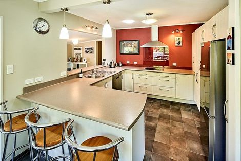 Photo of property in 73 Blue Mountains Road, Pinehaven, Upper Hutt, 5019