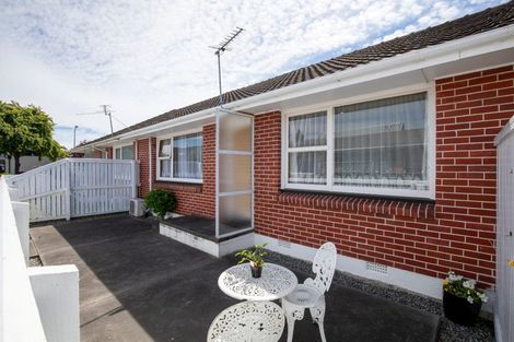 Photo of property in 2/28 Aikmans Road, Merivale, Christchurch, 8014