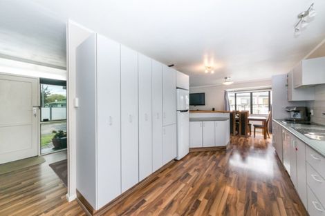 Photo of property in 48 Meeanee Road, Taradale, Napier, 4112