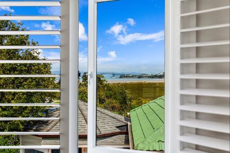 Photo of property in 1/2 Merwood Lane, Devonport, Auckland, 0624