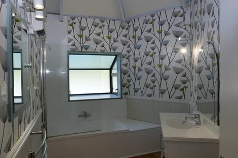 Photo of property in 3 Nugget Grove, Raumati Beach, Paraparaumu, 5032