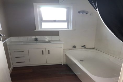 Photo of property in 868 East Coast Road, Northcross, Auckland, 0630