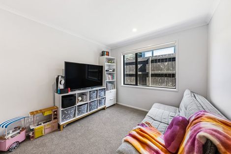 Photo of property in 2 Poroporo Lane, Wainui, Silverdale, 0992