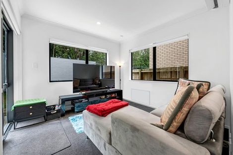 Photo of property in 12 Pangu Way, Mangere, Auckland, 2022