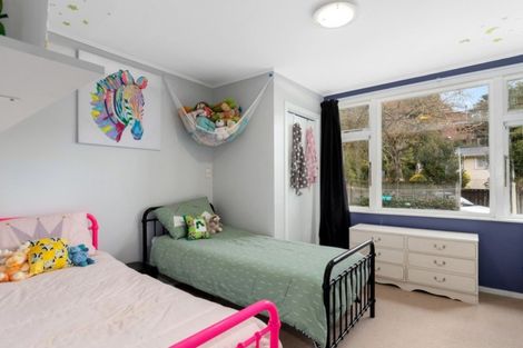 Photo of property in 5 Elmslie Road, Pinehaven, Upper Hutt, 5019