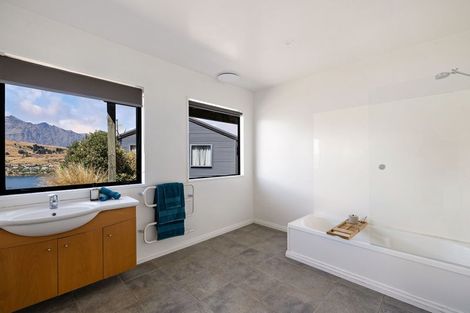 Photo of property in 5 Gum Lane, Queenstown, 9300