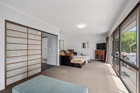 Photo of property in 2/5 Hanlon Crescent, Narrow Neck, Auckland, 0624