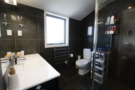 Photo of property in 2 Gregory Grove, Clive, 4102