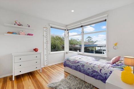 Photo of property in 2/116 Beach Haven Road, Beach Haven, Auckland, 0626