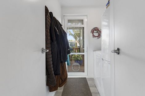 Photo of property in 115b Harbour View Road, Omokoroa, 3114