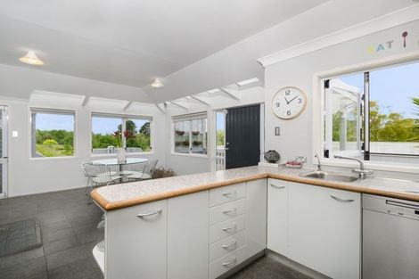 Photo of property in 59 Moontide Road, Kumeu, 0892